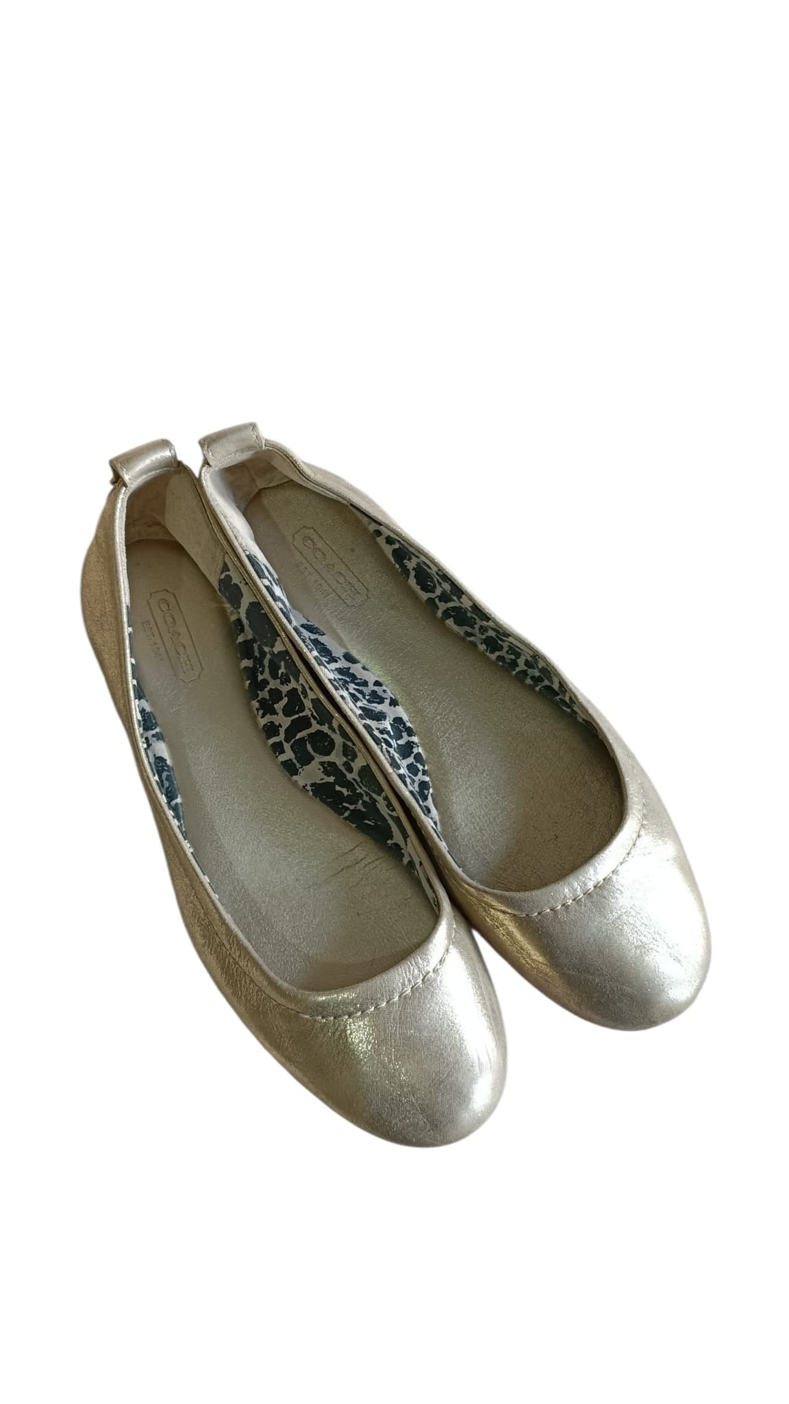 3. Ballerinas coach doradas